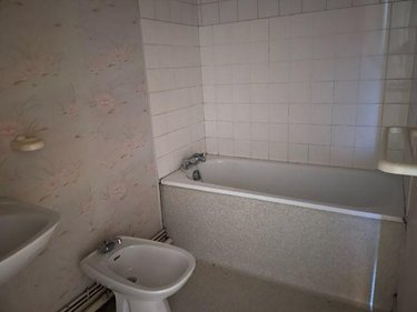 Immeuble a vendre Saint-Junien 87200 Haute-Vienne  133750 euros