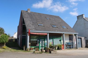 Immeuble a vendre Commana 29450 Finistère 240 m2  230200 euros