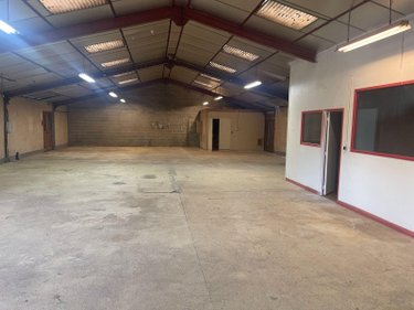 Garage et parking a vendre Mulsanne 72230 Sarthe 550 m2  116600 euros