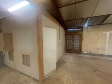 Garage et parking a vendre Mulsanne 72230 Sarthe 550 m2  116600 euros