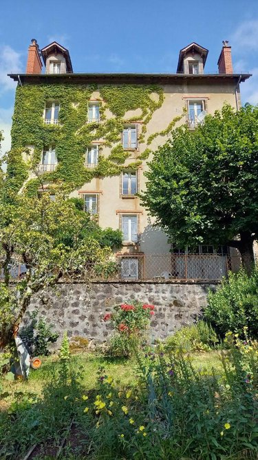 Maison a vendre Vic-sur-Cère 15800 Cantal 308 m2  138300 euros