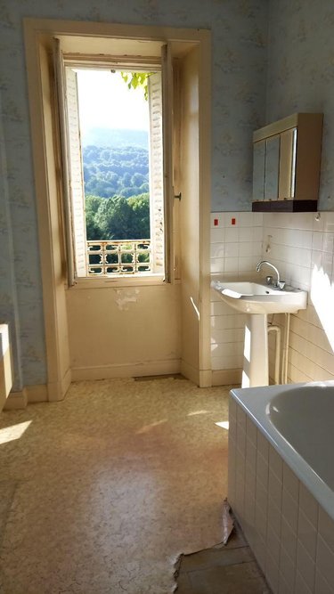 Maison a vendre Vic-sur-Cère 15800 Cantal 308 m2  138300 euros