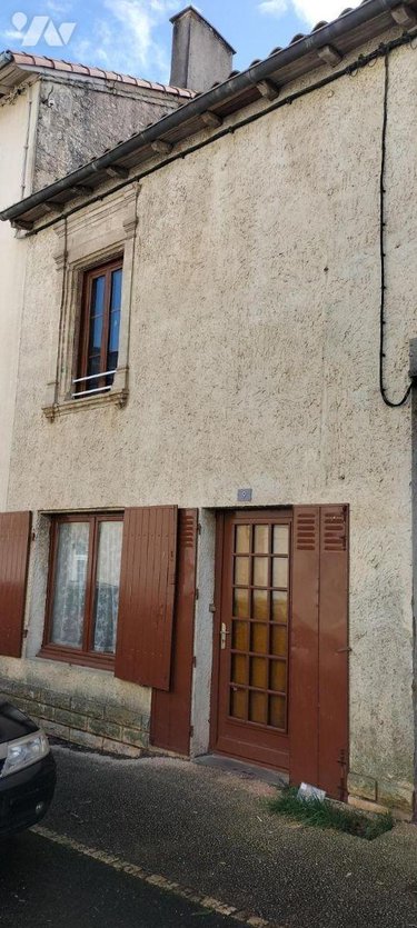 Immeuble a vendre Lezay 79120 Deux-Sèvres 325 m2  106100 euros