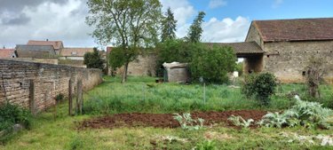 Immeuble a vendre Lezay 79120 Deux-Sèvres 325 m2  106100 euros