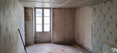 Immeuble a vendre Lezay 79120 Deux-Sèvres 325 m2  106100 euros