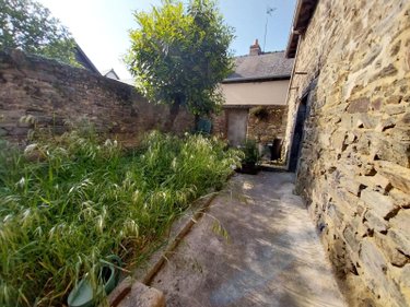 Fonds et murs commerciaux a vendre La Guerche-de-Bretagne 35130 Ille-et-Vilaine  208000 euros