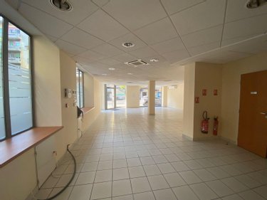 Fonds et murs commerciaux a vendre Toulon 83000 Var  241200 euros