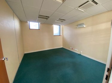 Fonds et murs commerciaux a vendre Toulon 83000 Var  241200 euros