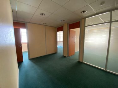 Fonds et murs commerciaux a vendre Toulon 83000 Var  241200 euros