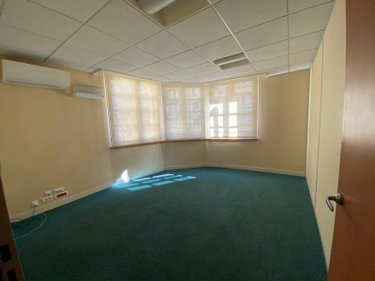 Fonds et murs commerciaux a vendre Toulon 83000 Var  241200 euros