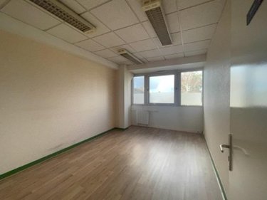 Fonds et murs commerciaux a vendre Quimper 29000 Finistère 102 m2  105760 euros