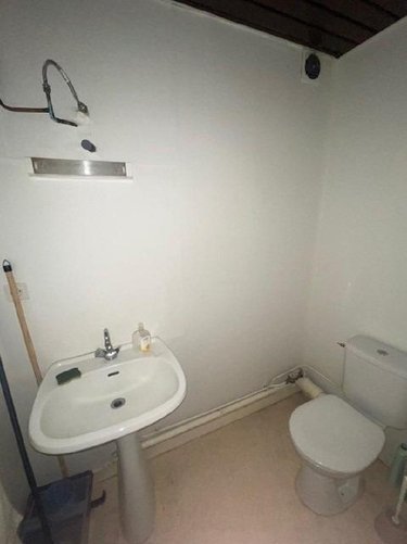 Fonds et murs commerciaux a vendre Quimper 29000 Finistère 102 m2  105760 euros