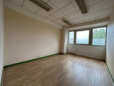 Fonds et murs commerciaux a vendre Quimper 29000 Finistère 102 m2  105760 euros