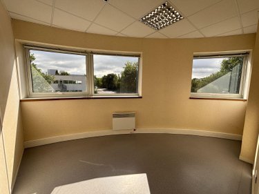 Location fonds et murs commerciaux Bruz 35170 Ille-et-Vilaine 320 m2  4450 euros
