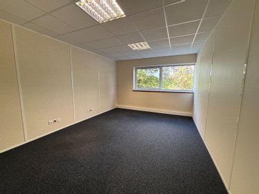 Location fonds et murs commerciaux Bruz 35170 Ille-et-Vilaine 320 m2  4450 euros