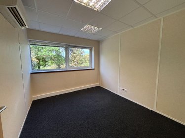 Location fonds et murs commerciaux Bruz 35170 Ille-et-Vilaine 320 m2  4450 euros