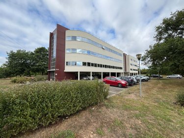 Location fonds et murs commerciaux Bruz 35170 Ille-et-Vilaine 320 m2  4450 euros