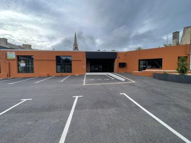 Fonds et murs commerciaux a vendre Ploudalmézeau 29830 Finistère  94299 euros