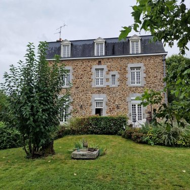 propriete a vendre Mayenne 53100 Mayenne 257 m2 7 pièces 320850 euros