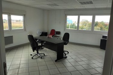 Location fonds et murs commerciaux Terdeghem 59114 Nord 630 m2  4475 euros