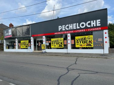 Fonds et murs commerciaux a vendre Saint-James 50240 Manche 1130 m2  243800 euros