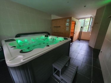 Fonds et murs commerciaux a vendre Mandailles-Saint-Julien 15590 Cantal 487 m2  653373 euros