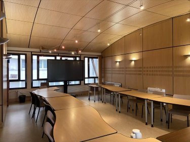 Fonds et murs commerciaux a vendre Aurillac 15000 Cantal 1039 m2  1092000 euros