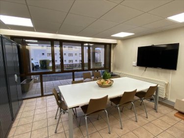 Fonds et murs commerciaux a vendre Aurillac 15000 Cantal 1039 m2  1092000 euros