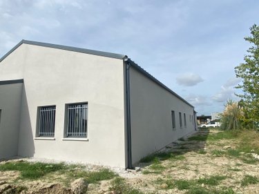 Fonds et murs commerciaux a vendre Bruges 33520 Gironde 352 m2  776000 euros