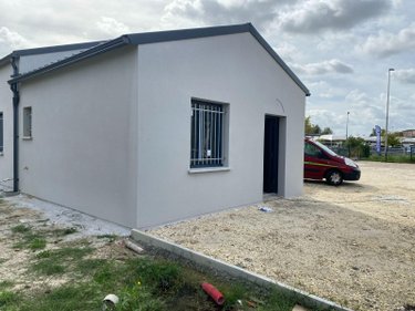 Fonds et murs commerciaux a vendre Bruges 33520 Gironde 352 m2  776000 euros