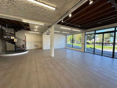 Location fonds et murs commerciaux Ussel 19200 Corrèze 300 m2  1800 euros