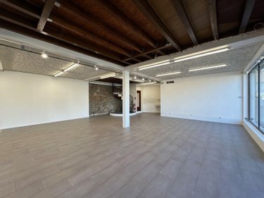 Location fonds et murs commerciaux Ussel 19200 Corrèze 300 m2  1800 euros