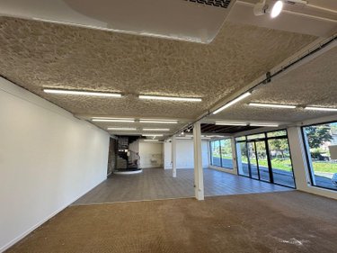 Location fonds et murs commerciaux Ussel 19200 Corrèze 300 m2  1800 euros