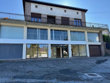 Location fonds et murs commerciaux Ussel 19200 Corrèze 300 m2  1800 euros