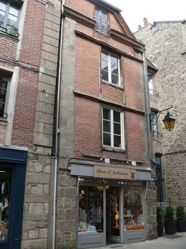 Immeuble a vendre Dinan 22100 Côtes-d'Armor 75 m2  188460 euros