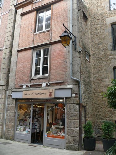 Immeuble a vendre Dinan 22100 Côtes-d'Armor 75 m2  188460 euros