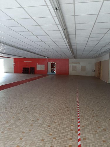 Fonds et murs commerciaux a vendre Pipriac 35550 Ille-et-Vilaine 750 m2  177000 euros