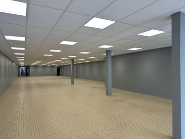 Location fonds et murs commerciaux Ussel 19200 Corrèze 350 m2  3000 euros
