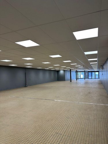 Location fonds et murs commerciaux Ussel 19200 Corrèze 350 m2  2500 euros