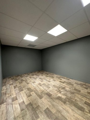 Location fonds et murs commerciaux Ussel 19200 Corrèze 350 m2  3000 euros
