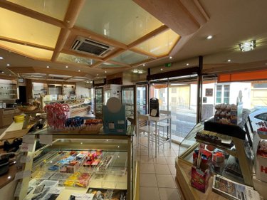 Fonds et murs commerciaux a vendre Eu 76260 Seine-Maritime 240 m2  397000 euros