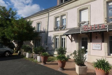Immeuble a vendre Lencloître 86140 Vienne 694 m2  366800 euros