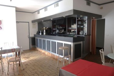 Immeuble a vendre Lencloître 86140 Vienne 694 m2  366800 euros