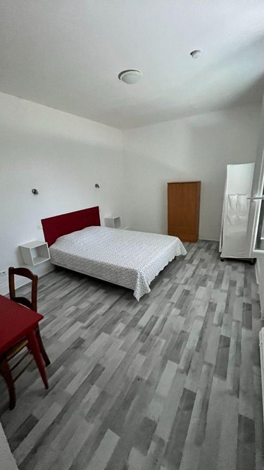 Immeuble a vendre Lencloître 86140 Vienne 694 m2  366800 euros