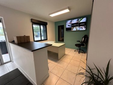 Location fonds et murs commerciaux Les Authieux sur le Port Saint Ouen 76520 Seine-Maritime 190 m2  3500 euros