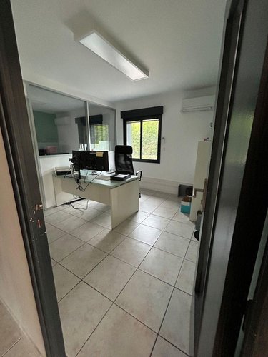 Location fonds et murs commerciaux Les Authieux sur le Port Saint Ouen 76520 Seine-Maritime 190 m2  4140 euros