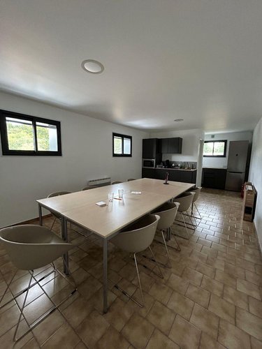 Location fonds et murs commerciaux Les Authieux sur le Port Saint Ouen 76520 Seine-Maritime 190 m2  3500 euros