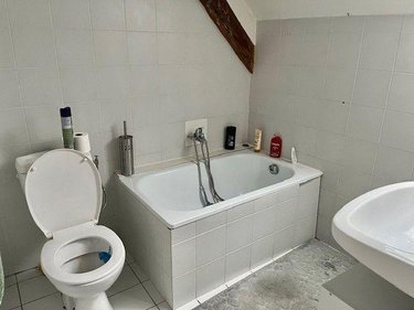 Immeuble a vendre Marolles-les-Braults 72260 Sarthe 438 m2  244500 euros