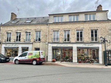 Immeuble a vendre Marolles-les-Braults 72260 Sarthe 438 m2  244500 euros