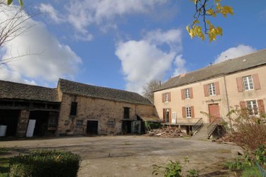 Maison a vendre La Salvetat-Peyralès 12440 Aveyron 189 m2 8 pièces 183700 euros
